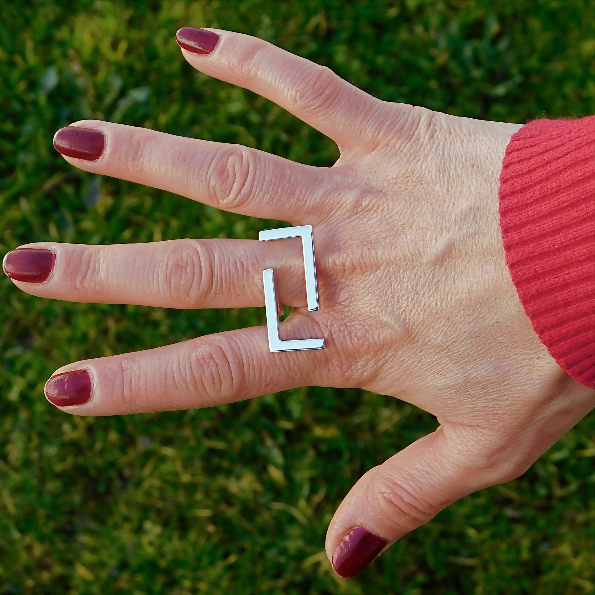 Statement Ring Silver: Geometric Bar Ring Design