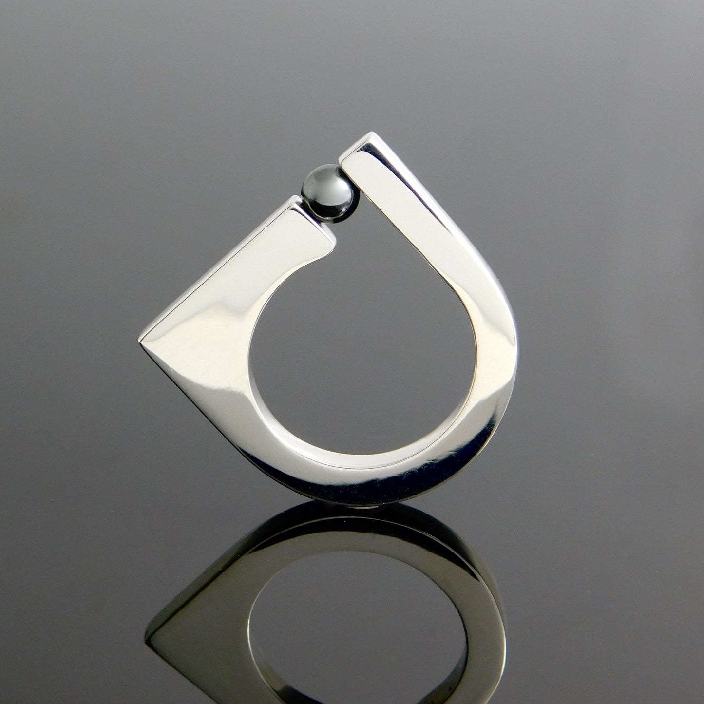 Hematite Ring, Minimalist Bar Ring, Silver AG 950, Elisa Kuno Design