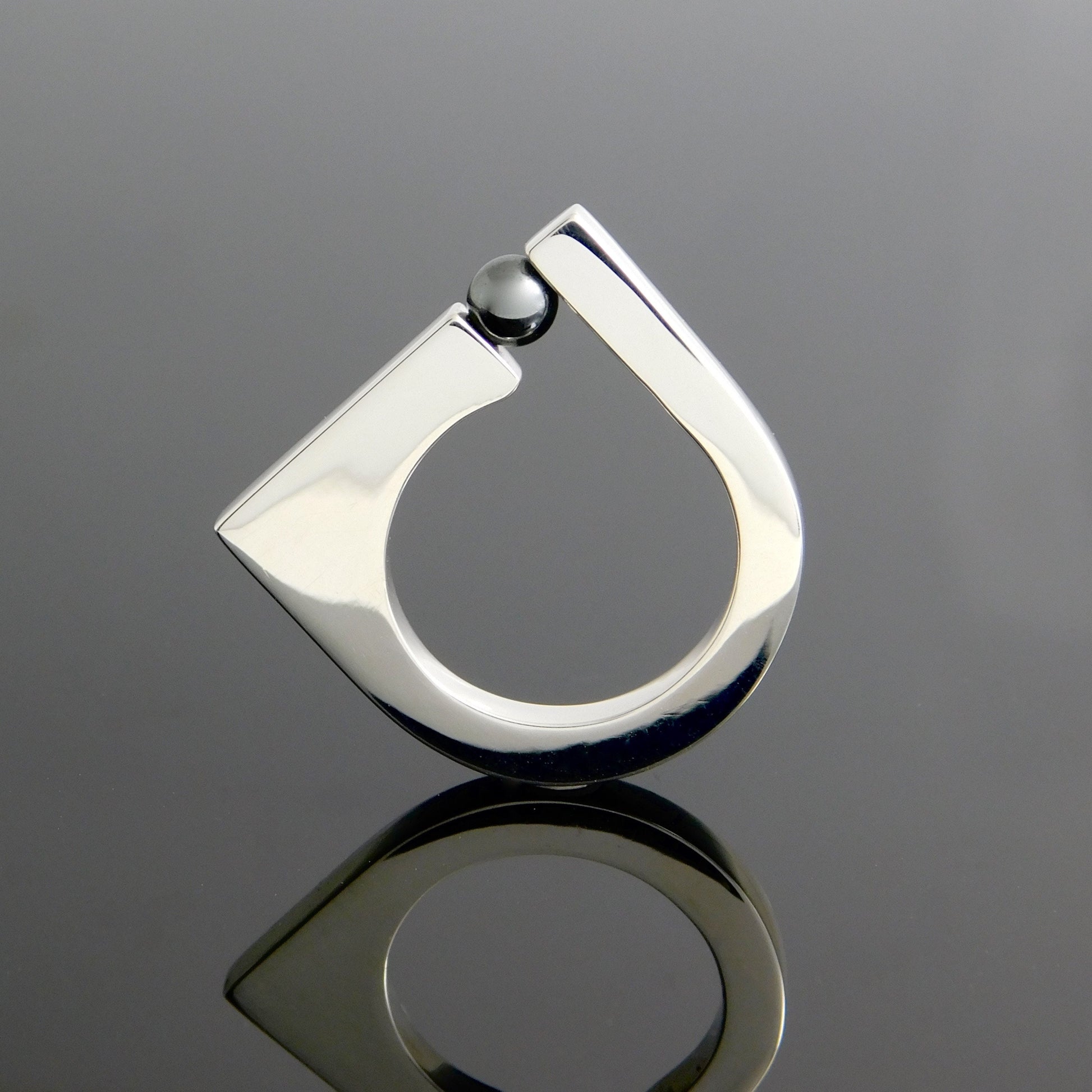Hematite Ring, Minimalist Bar Ring, Silver AG 950, Elisa Kuno Design