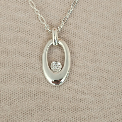 Oval Pandant: Silver neclace with moissanite and Sterling Silver 925 chain