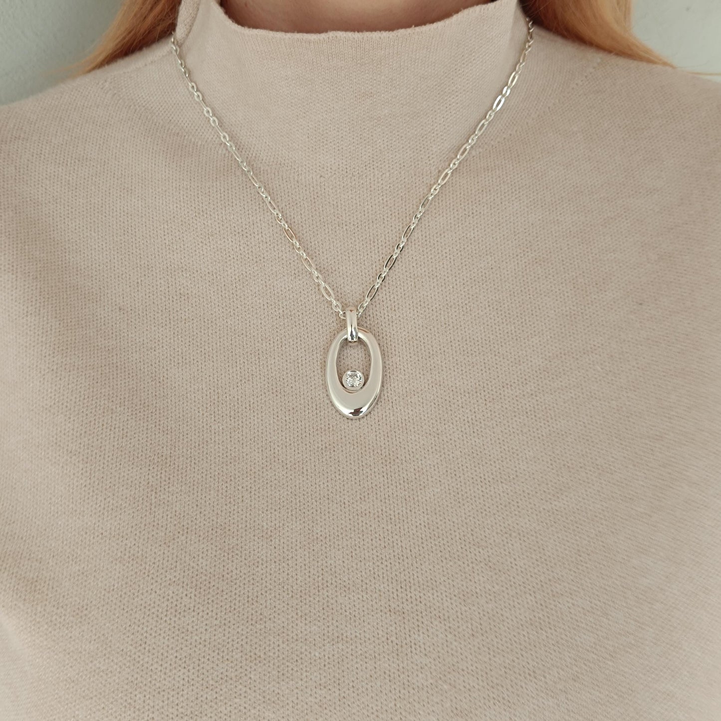 Oval Pandant: Silver neclace with moissanite and Sterling Silver 925 chain