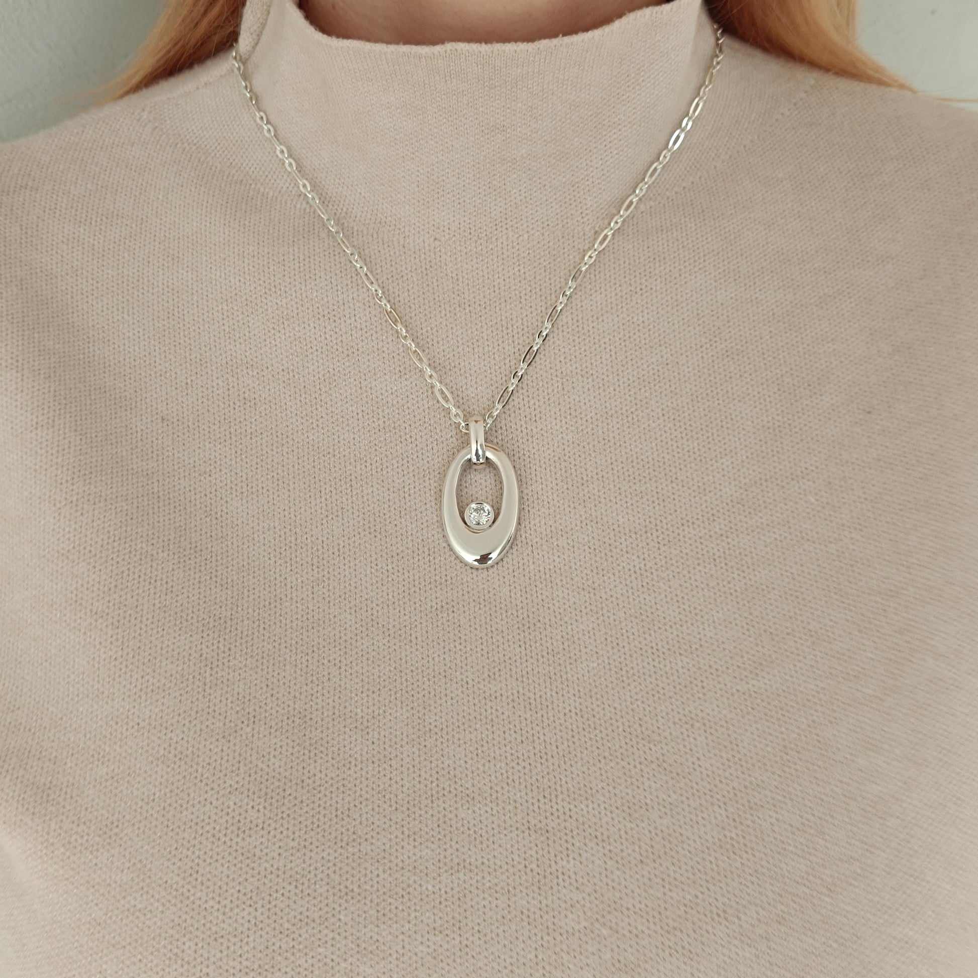 Oval Pandant: Silver neclace with moissanite and Sterling Silver 925 chain