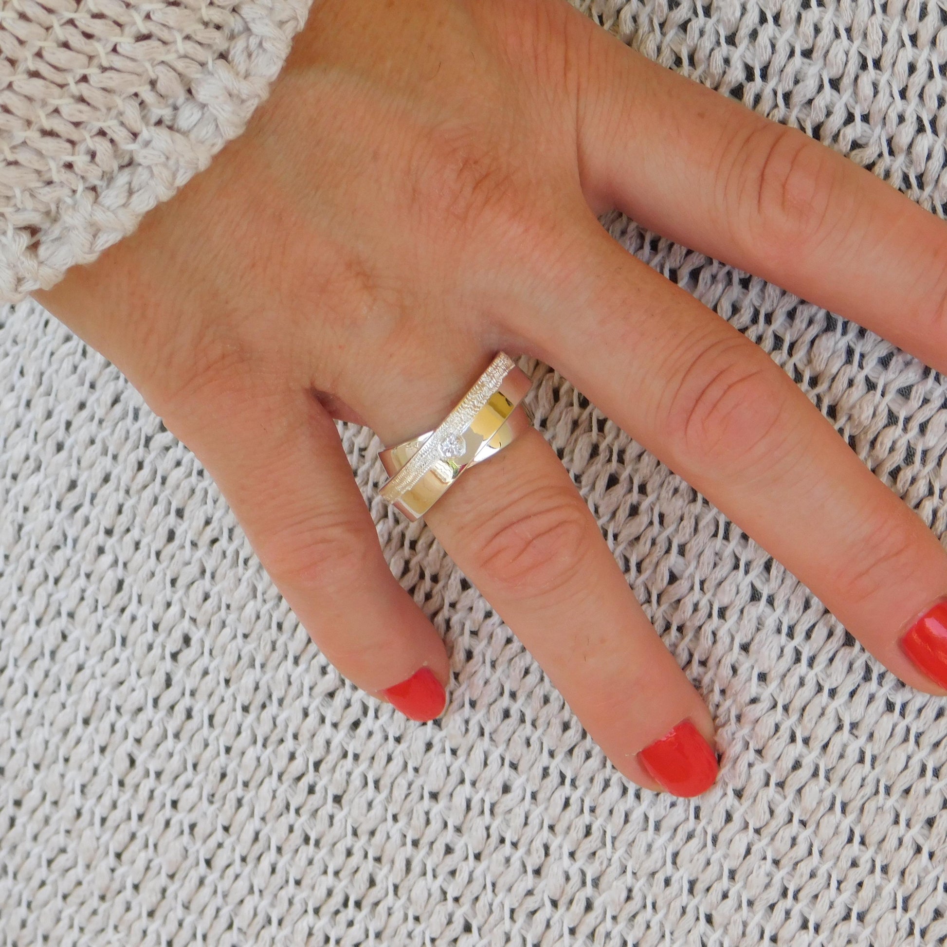 Wedding Band Ring Silver : Textured Detail, Double Band Silver AG 950