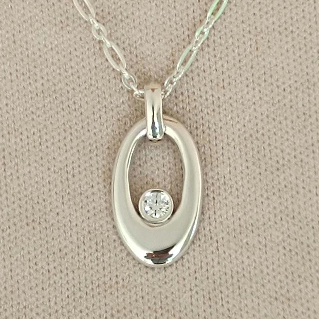 Oval Pandant: Silver neclace with moissanite and Sterling Silver 925 chain