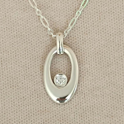 Oval Pandant: Silver neclace with moissanite and Sterling Silver 925 chain