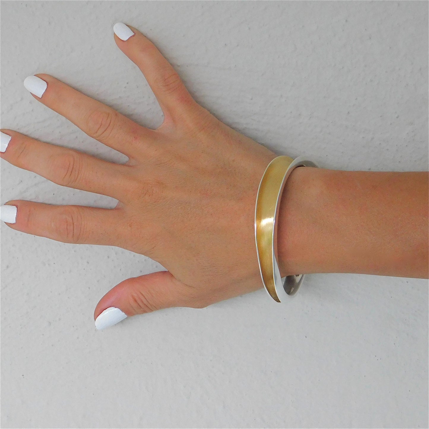 Minimalist Two-Tone Cuff Bracelet – Brushed Gold & Polished Silver Open Bangle