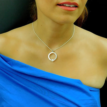 Ring Pandant Necklace: Silver neclace with Pearl and Sterling Silver 925 chain