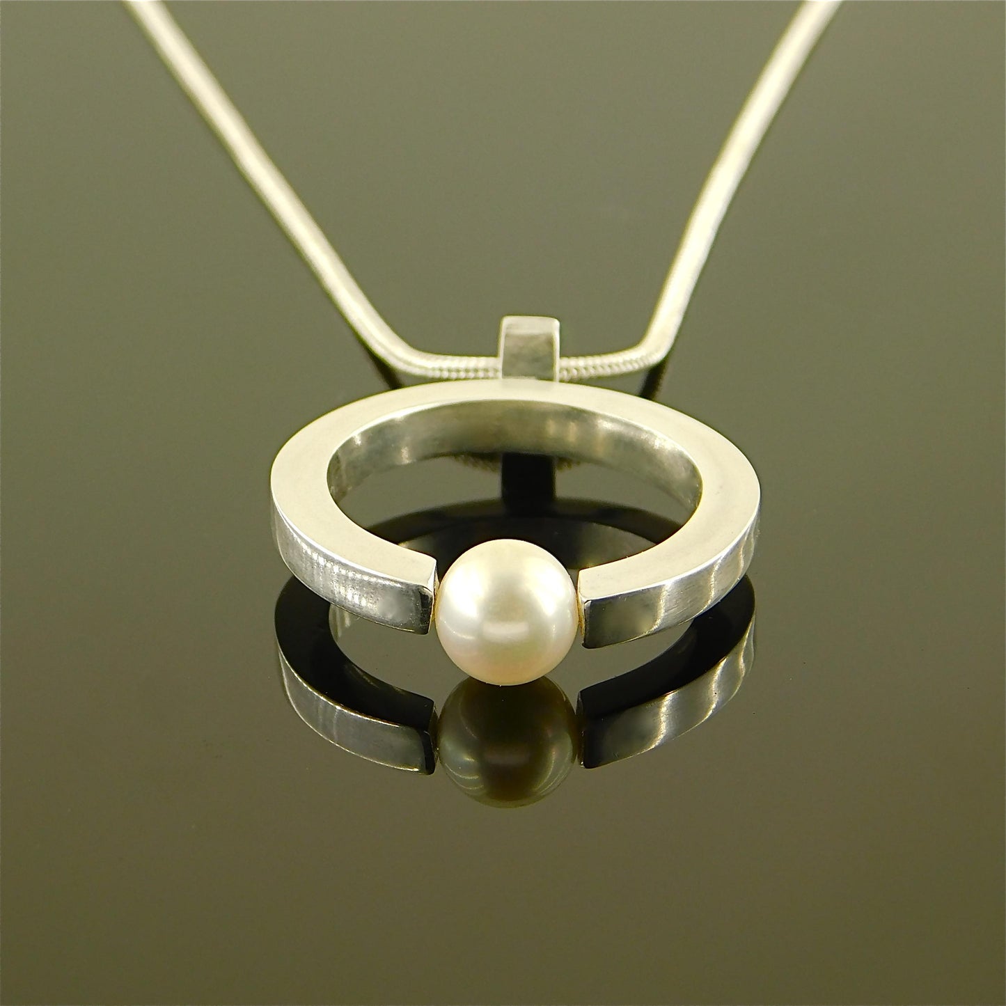 Ring Pandant Necklace: Silver neclace with Pearl and Sterling Silver 925 chain