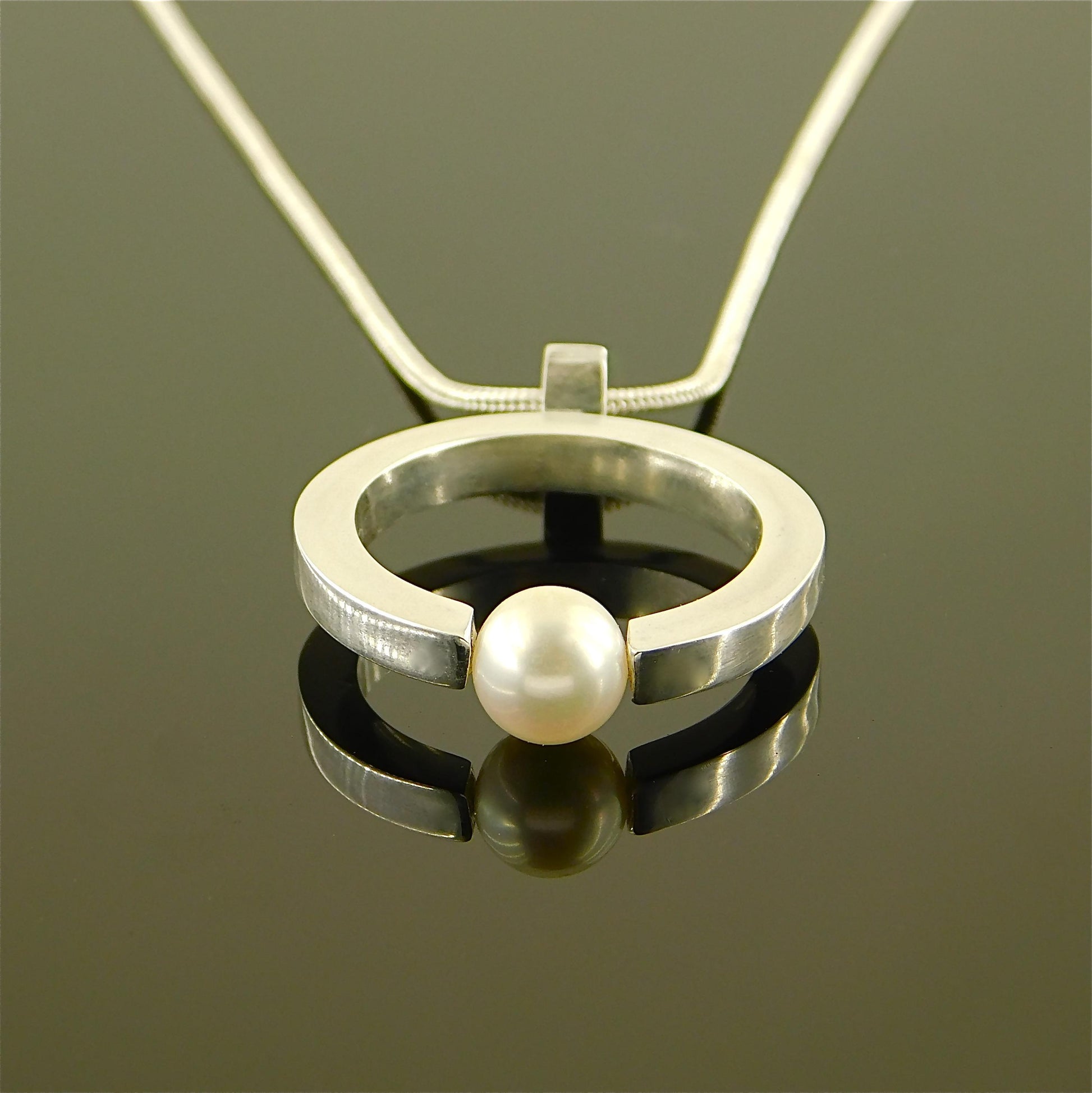 Ring Pandant Necklace: Silver neclace with Pearl and Sterling Silver 925 chain