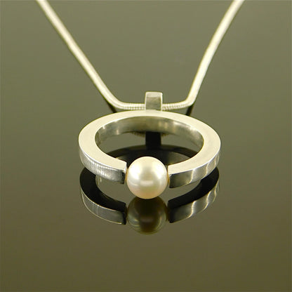 Ring Pandant Necklace: Silver neclace with Pearl and Sterling Silver 925 chain