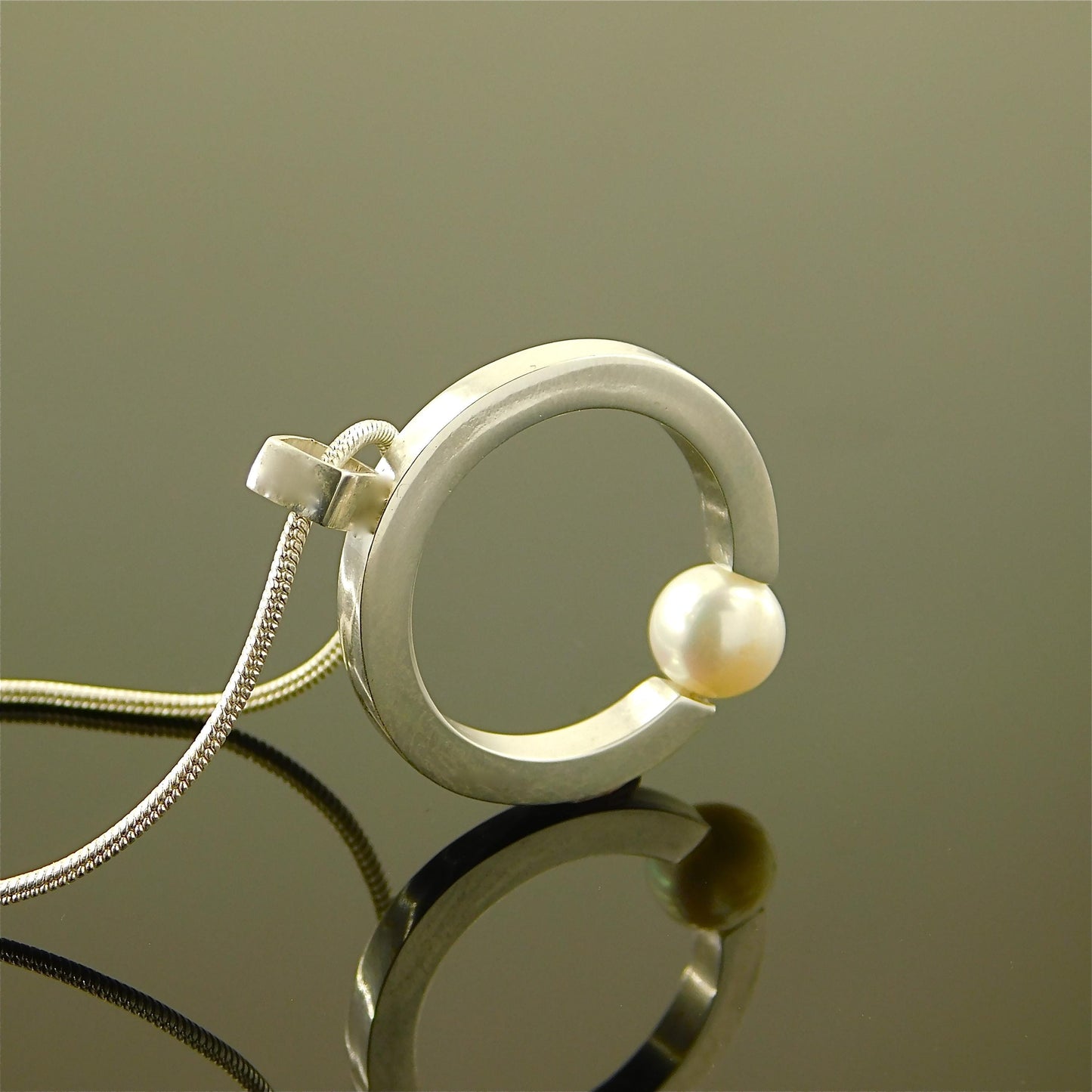 Ring Pandant Necklace: Silver neclace with Pearl and Sterling Silver 925 chain
