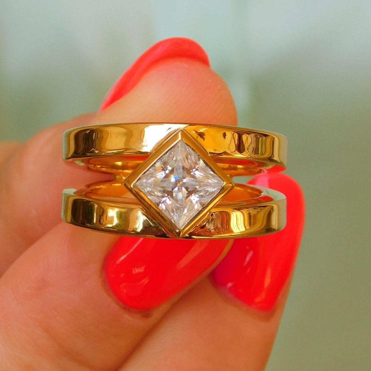 Engagement Ring: Princess Cut Gemstone Soliaire
