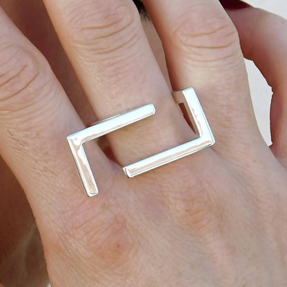 Statement Ring Silver: Geometric Bar Ring Design